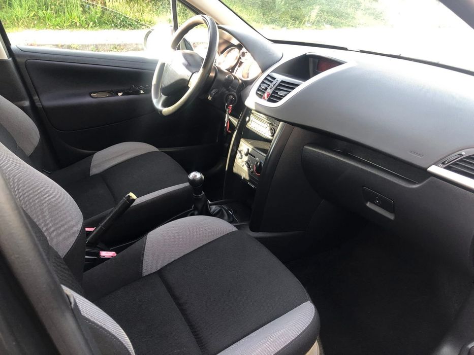 Peugeot 207 gasolina 140mil klm