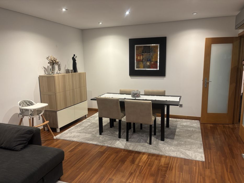 ->Apt. T2 | Rio Tinto | Varandas | Suite | Elevador | AC | Placa Solar