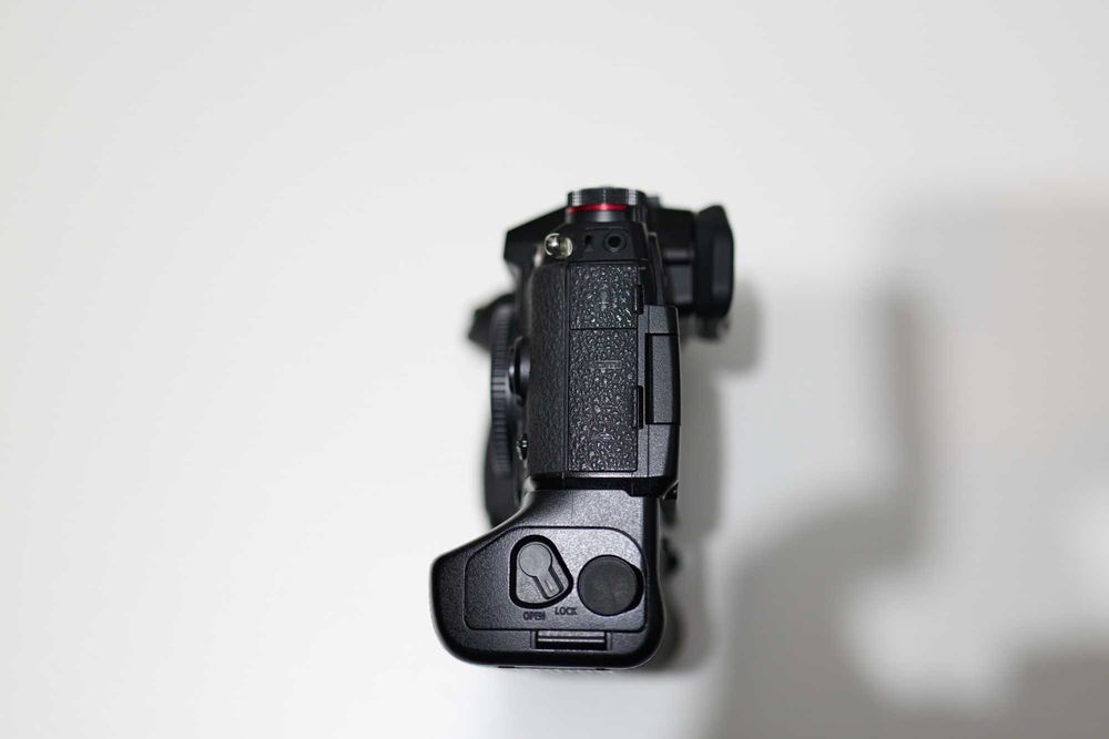 Panasonic Lumix G9 + grip + 4 aku