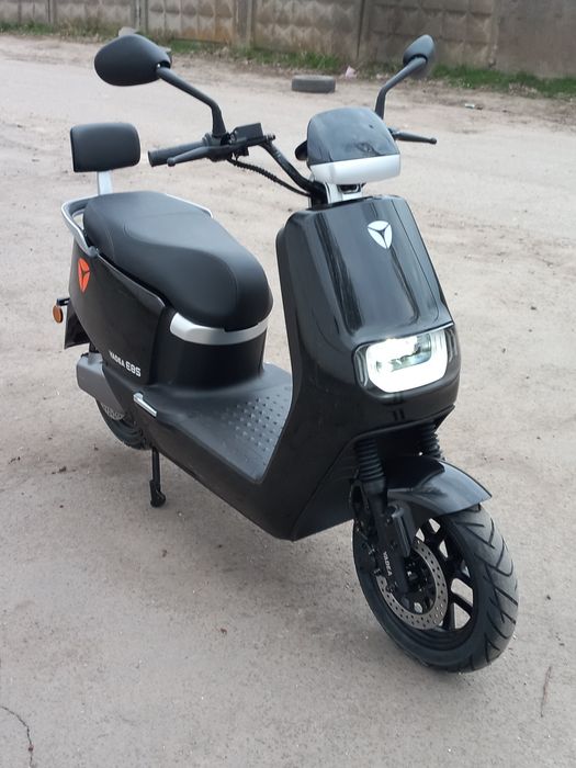 Електроскутер YADEA