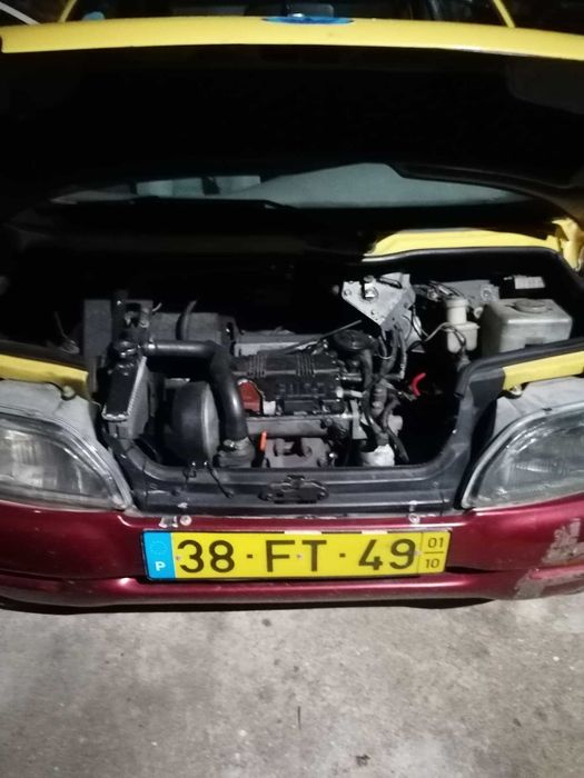 Carro bom de pintura em ótimo estado de conservação