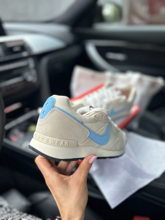 Жіночі оригінальні бігові кросівки Nike Venture Runner CK2948 114