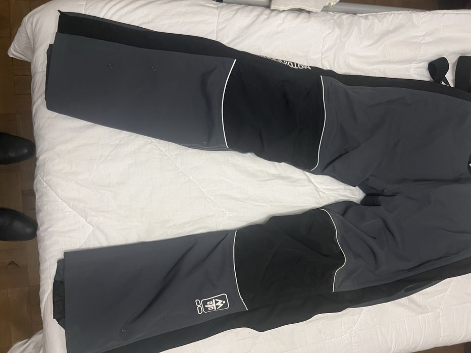 Vendo Fato para andar de Moto como novo um exelente fato para quem hosta de uma joa qualidade e proteccao