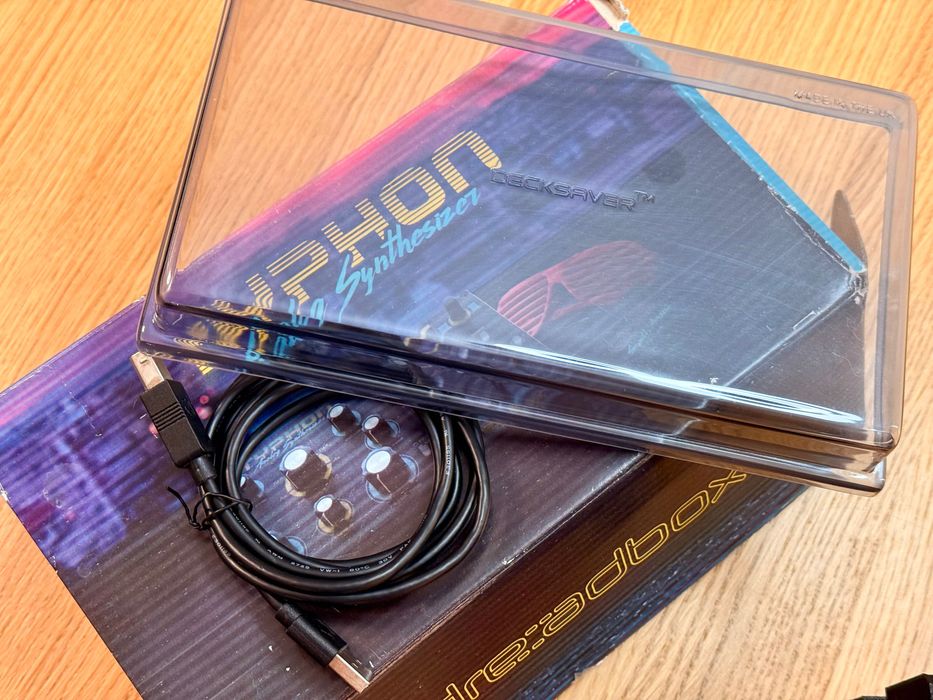 Dreadbox Typhon + Decksaver i Podstawka