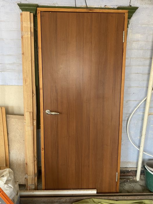 Двери с луткой