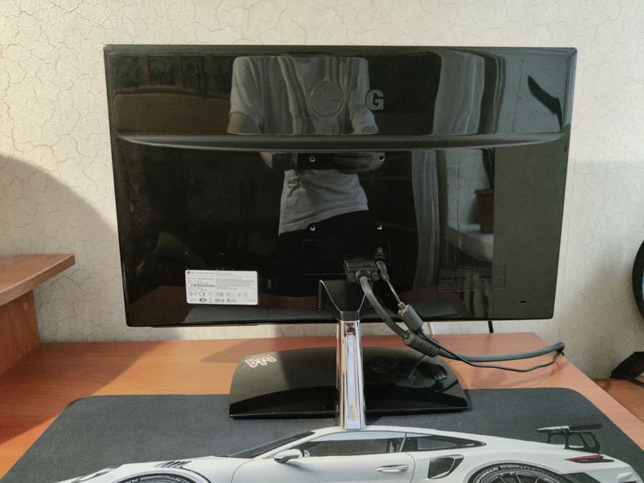 Монітор LG Flatron E2251S-BN 21.5" full HD