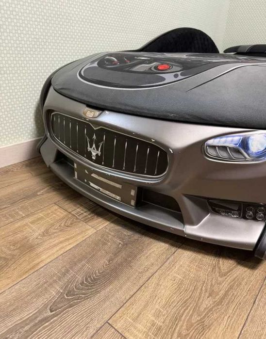 Дитяче ліжко машина з підсвічуванням