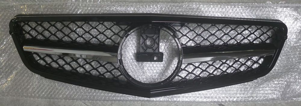 Grelha Frontal Mercedes W204 LOOk AMG preto / Cromo ( NOVA )