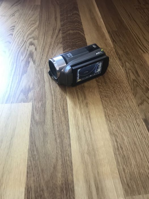 Відеокамера Canon Legria HF R206, дві картки но 32 гіг у подарунок