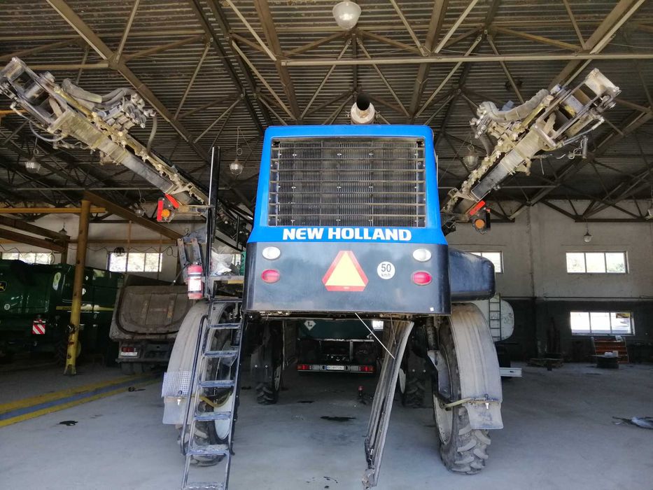 New Holland SP275F