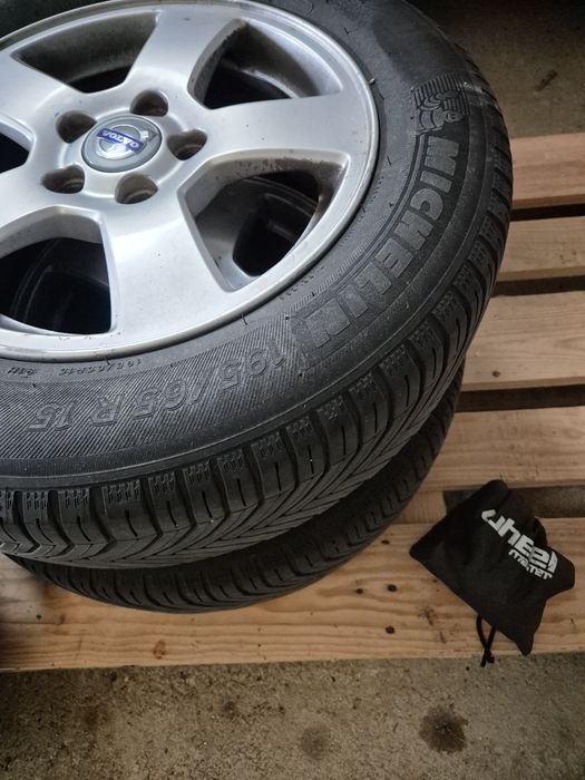 Jantes R15 e pneus para Volvo