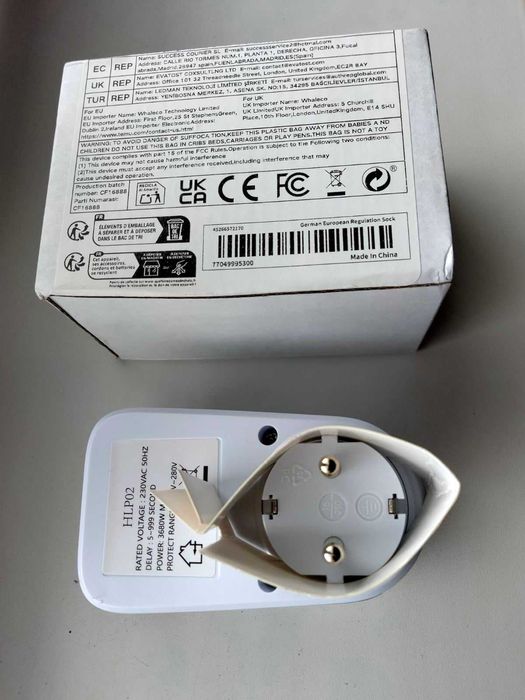 Реле напруги напряжения у розетку AXOTEN. захист защиты приладів.