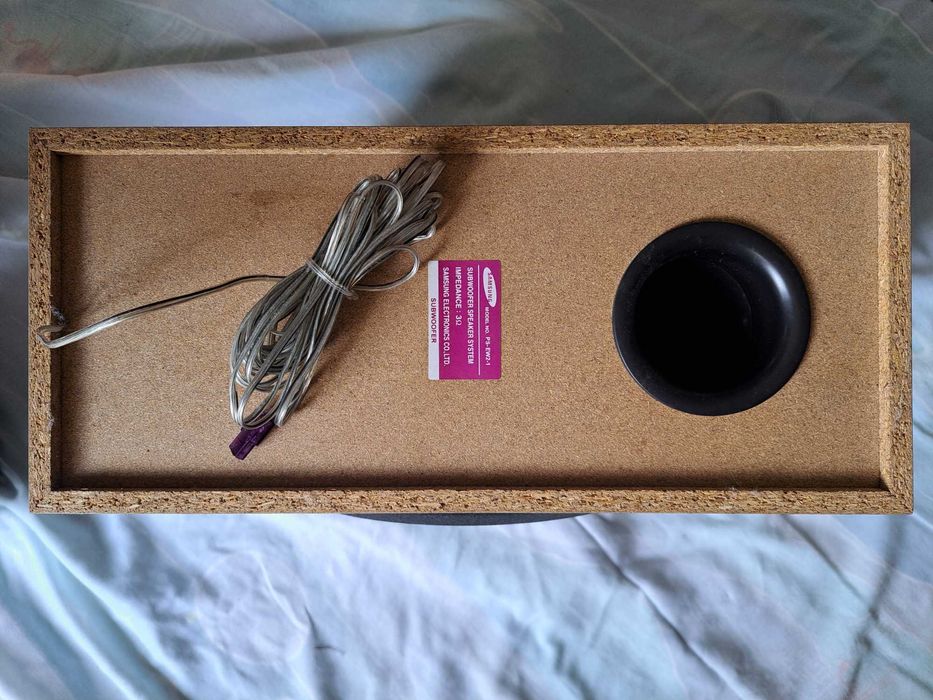 Colunas para Sistema Home CInema 5.1 - Samsung HT-E5550