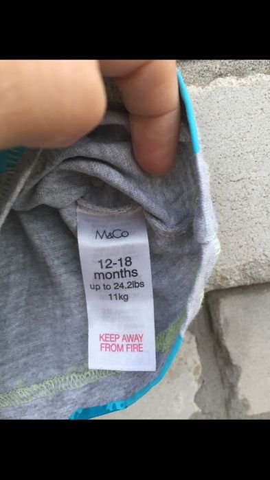 Крутая стильная серая футболка с голубым осминогом в очках от M&Co