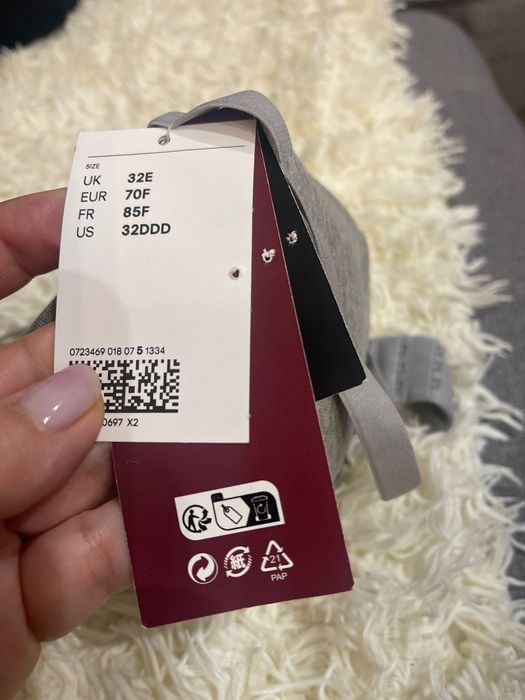 Бюстгальтер новий H&M з Push Up розмір EU 70F сірий