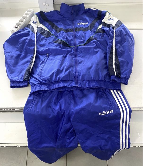Олимпийки адидас мастерка adidas zne костюм чикаго булз нба поставка вещей пуховик тачини тнф реп sergio tacchini