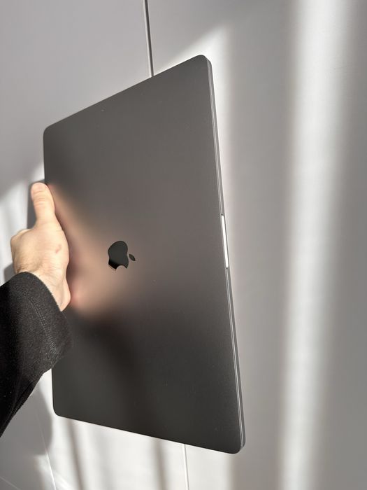 Macbook Pro 16 ідеал 512гб