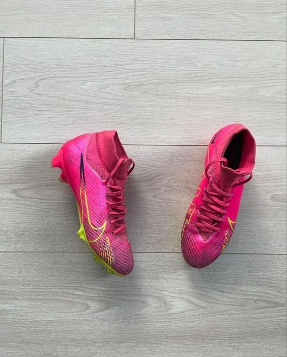 Футбольні бутси Nike