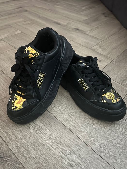 Продам жіночі кросівки Versace JC
