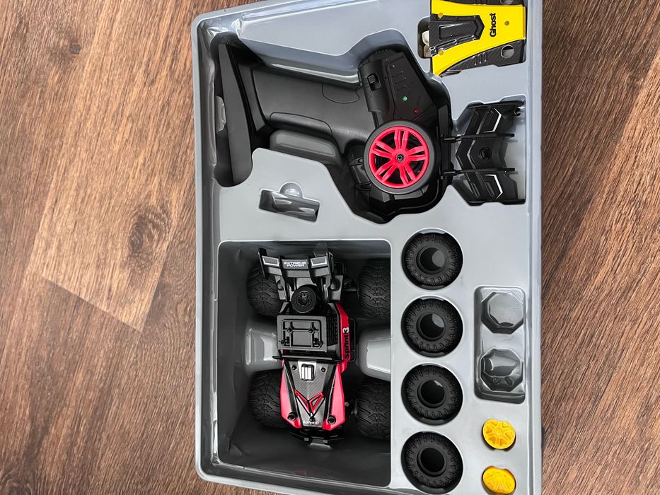 Машина джип на радіоуправлінні