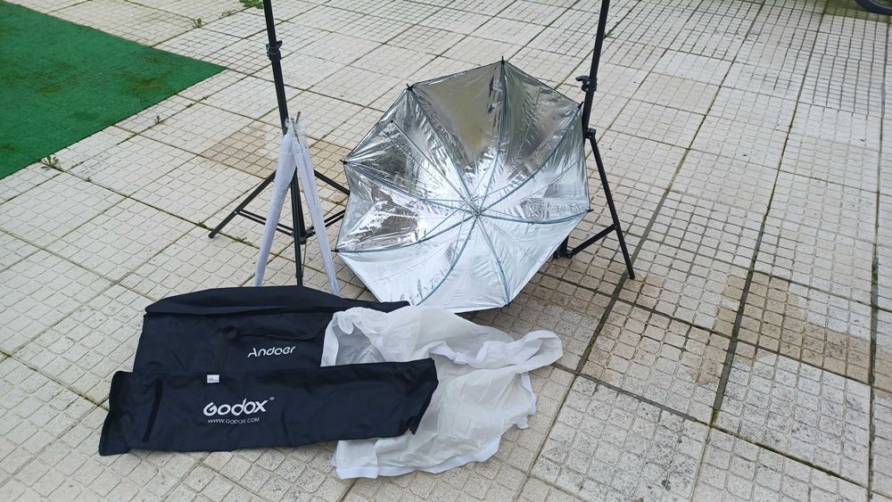 Kit de Iluminação de Estúdio com Sombrinhas marca Godox