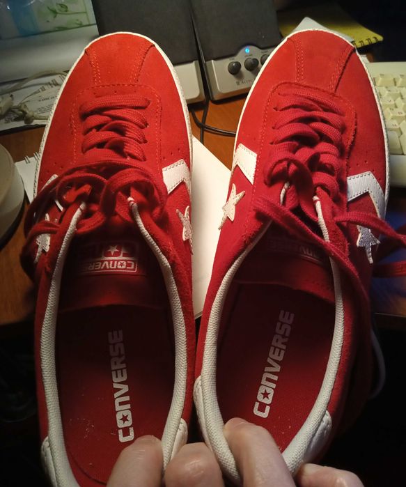 Кроссовки Converse красные, новые, оригинал. Верх - натуральная замша.