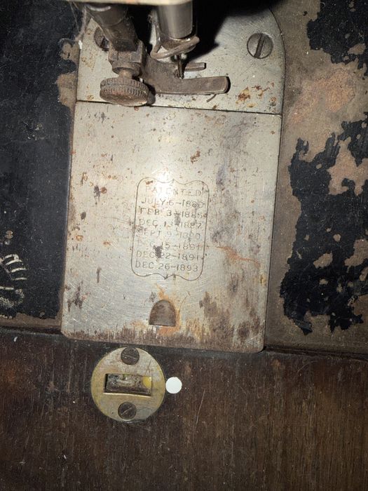 Maszyna do szycia Singer-Antyk ok.1897r.- komplet ze stolem