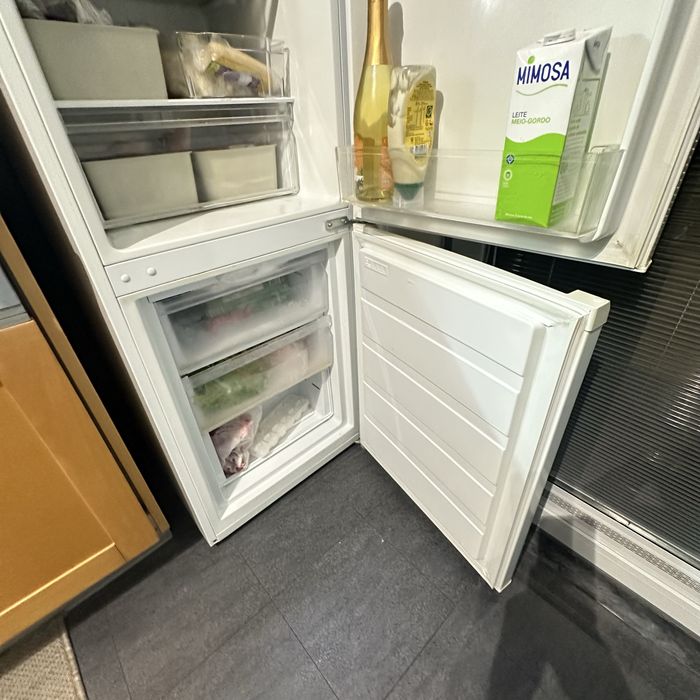 Frigorífico combinado Electronia – 130€ – Recolha rápida