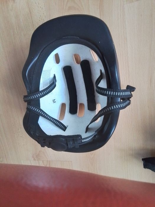 Kask dla dziewczynki rozm.M z akcesoriami