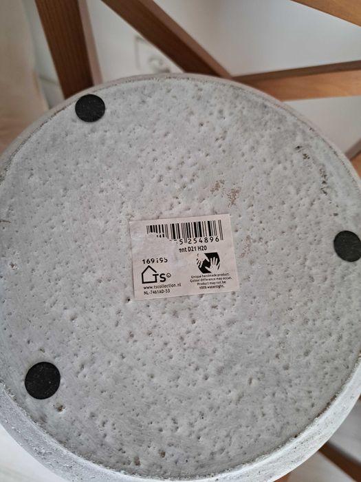 Nowa biało-szara doniczka osłonka cement? ceramika? beton?