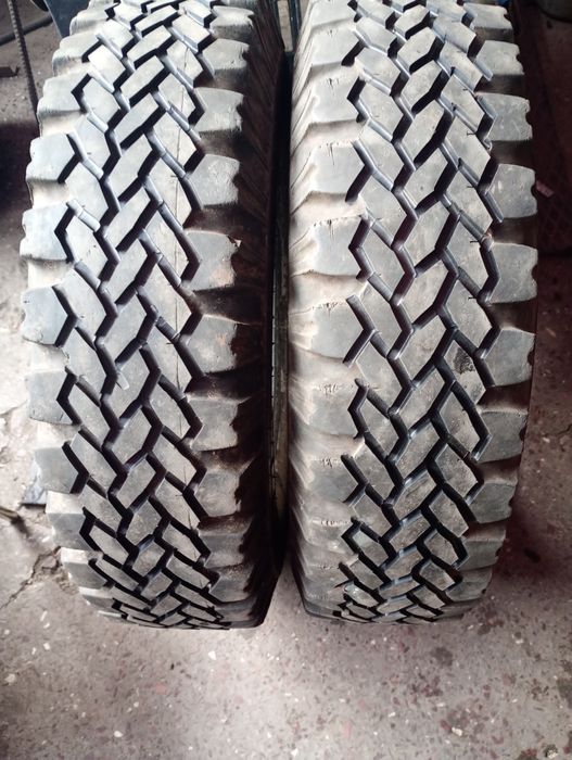 Две шины УАЗ 215/90 -Р-15с