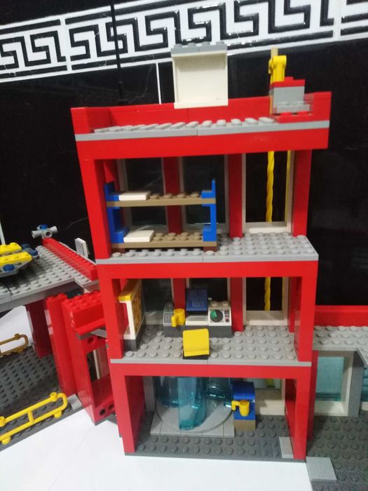 Lego City - Quartel dos bombeiros.