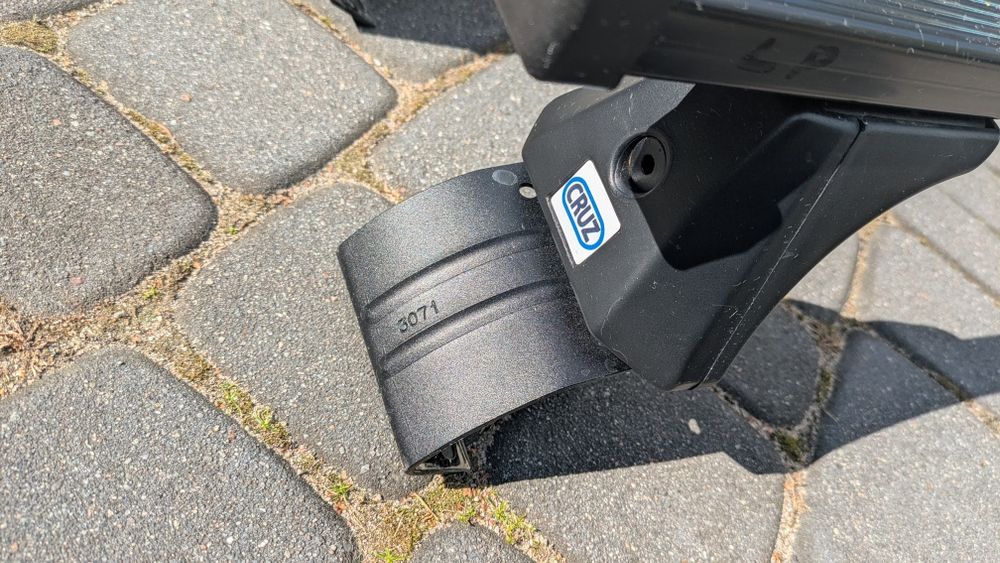 Bagażnik dachowy + 4x uchwyt rowerowy do Toyota Corolla