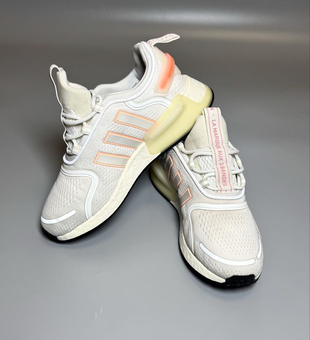 Adidas 39 р. NMD_V3 жіночі кросівки
