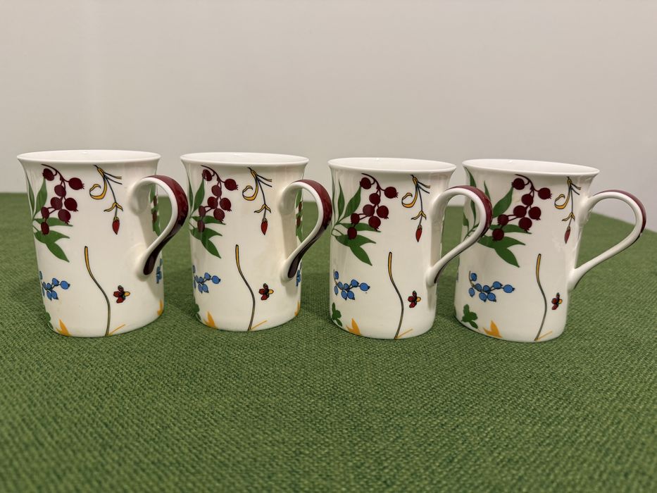 Kubki porcelanowe z jarzębiną
