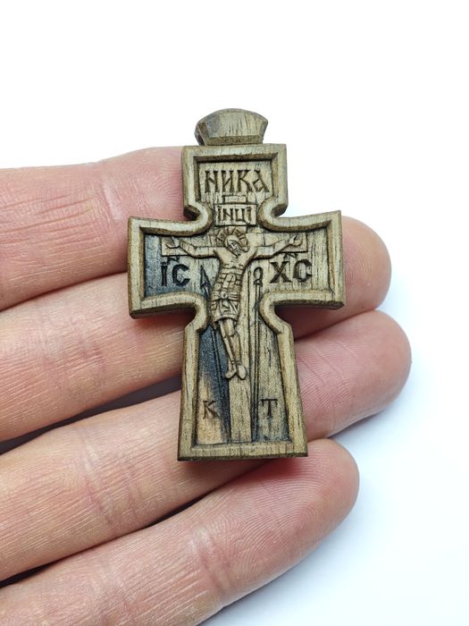 Хрест натільний, ручна робота.