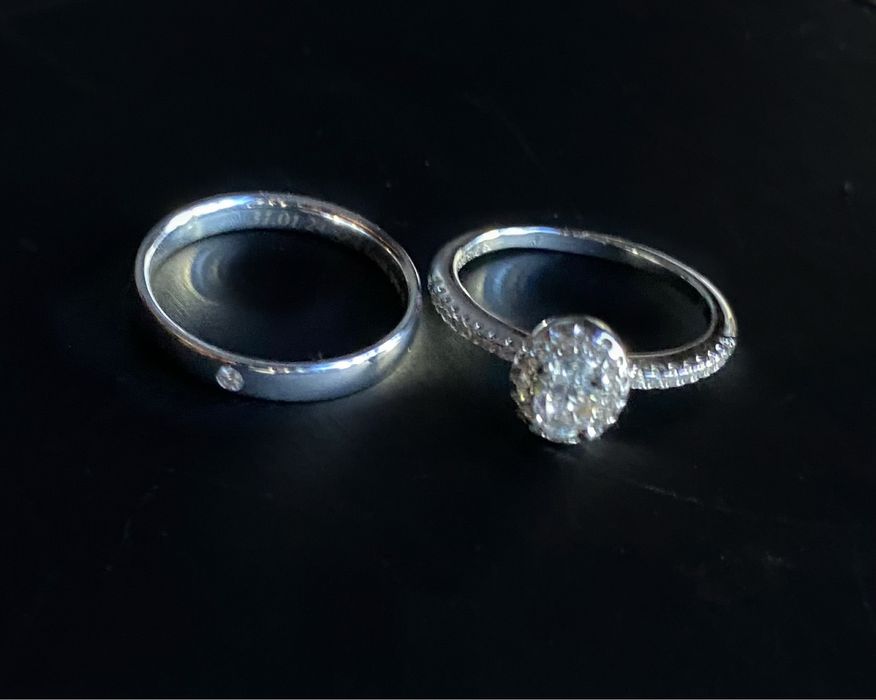Anel de noivado e casamento