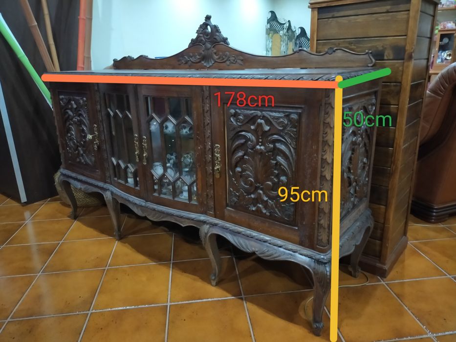 Móveis antigos- mesa e poltronas