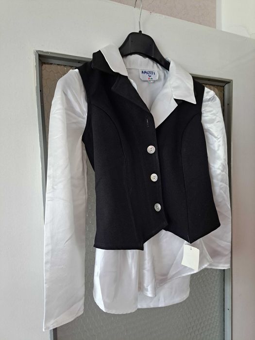 Komplet  bluzka biala z kamizelka