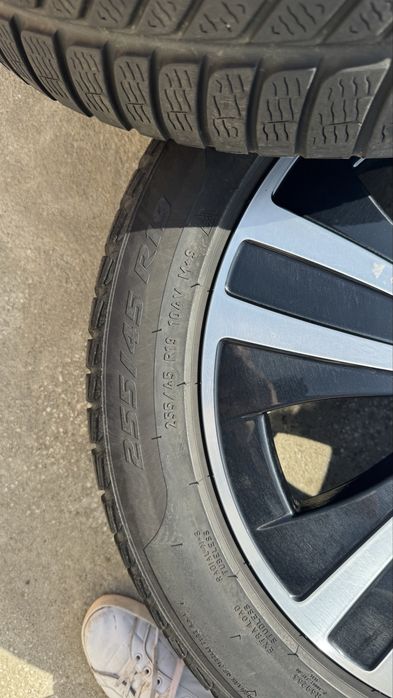 Jantes Originais Mercedes 19” com pneus de inverno PIRELLI