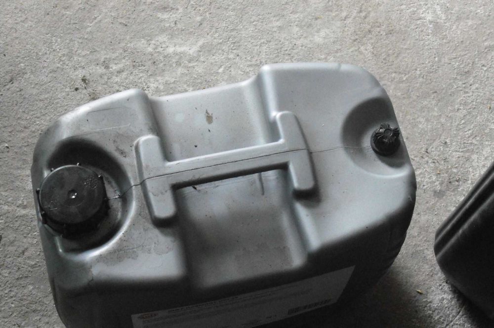 Bańki plastikowe pojemniki po oleju silnikowym 20l