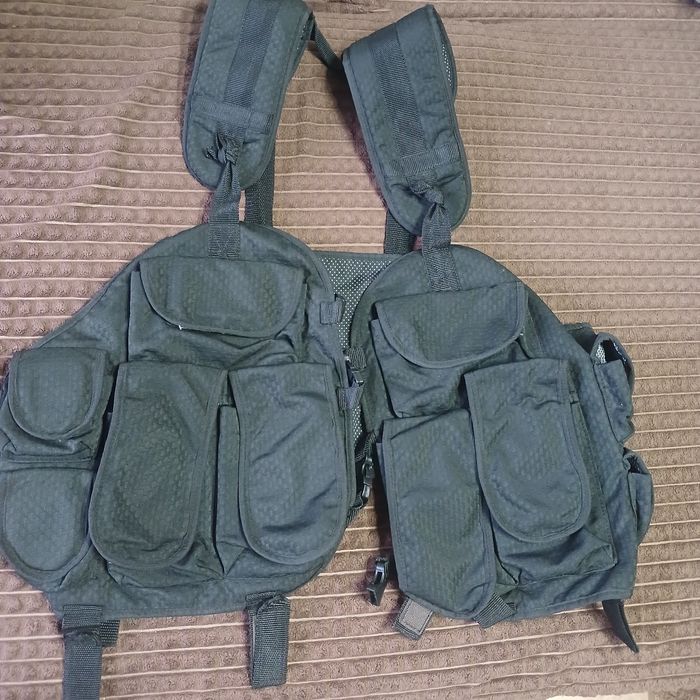 Розвантажувальний жилет