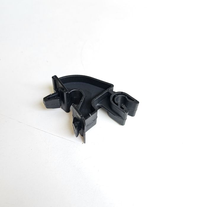 Opel corsa C - Clip capot