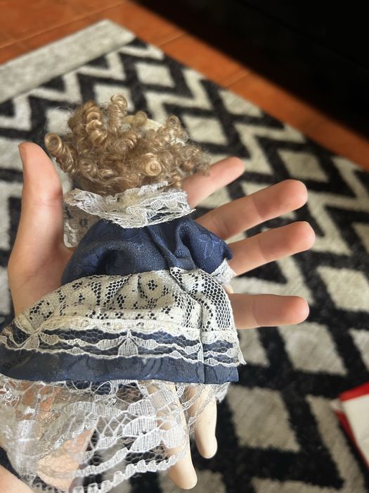 Boneca de porcelana mais um boneco de casal de porcelana