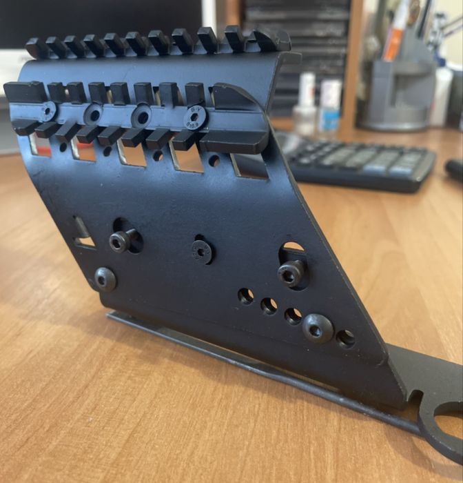 Кронштейн на АК с планкой Пикатинни.