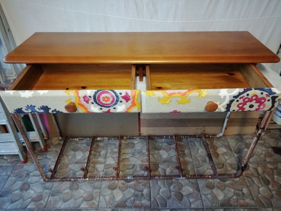 Credencia de Fixar Na Parede Nova Com Gavetas Muito Bonita