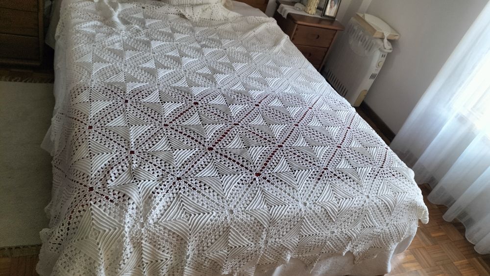 Colcha de renda feita à mão