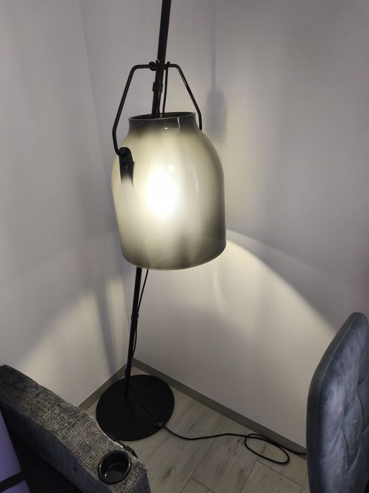 Komoda,lampa z żeliwną podstawą