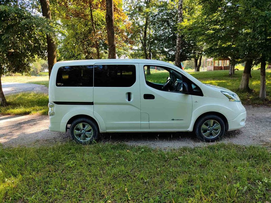 Nissan ENV200 25 кВт, 7 місць, вебасто