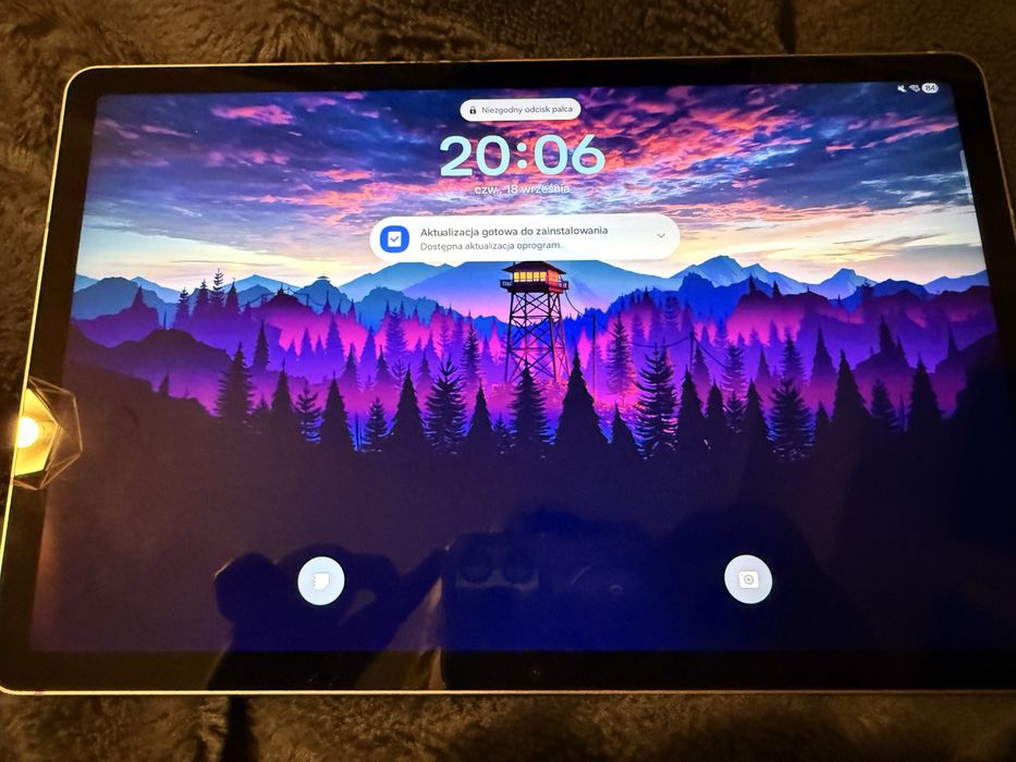 Tablet samsung tab s 9fe z rysikiem z androidem